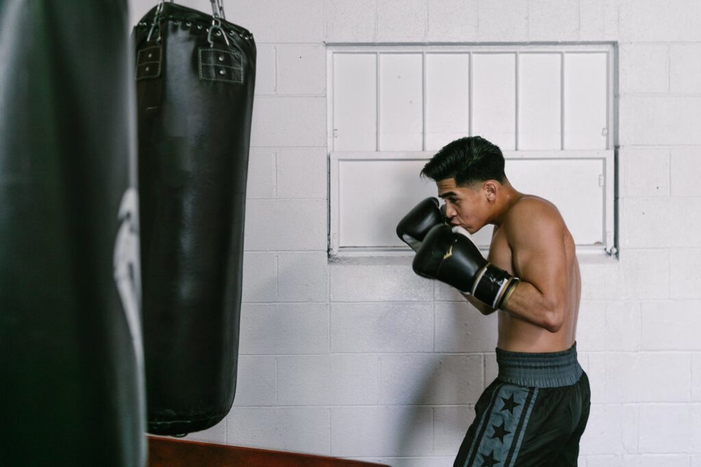 man training in boxing, heavy bag, punch bag, boxing gloves