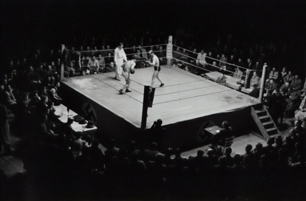 The history of boxing. Old Boxing match